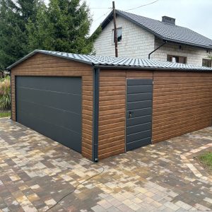 Blasgarage 6 m x 5,80 m, Sektionaltor, Holzoptik, mit Blechdachdeckung