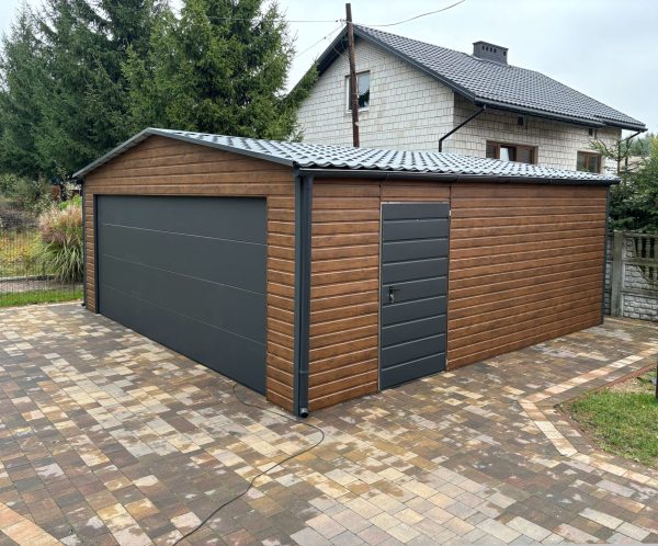 Blasgarage 6 m x 5,80 m, Sektionaltor, Holzoptik, mit Blechdachdeckung