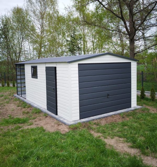 Blasgarage 3,5 m x 5 m + 2 m Vordach, mit Schwenktor, Tür und Fenster