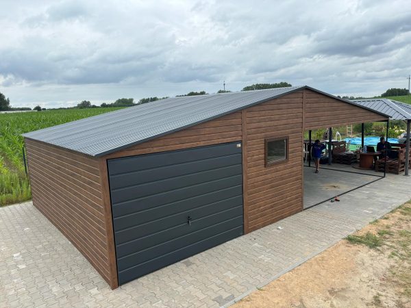 Holzähnliche Blechgarage 5 m x 6 m + 5 m Unterstand, holzähnlich