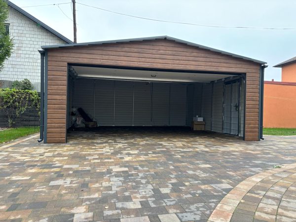 Blasgarage 6 m x 5,80 m, Sektionaltor, Holzoptik, mit Blechdachdeckung – Bild 2
