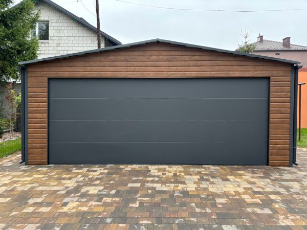 Blasgarage 6 m x 5,80 m, Sektionaltor, Holzoptik, mit Blechdachdeckung – Bild 3