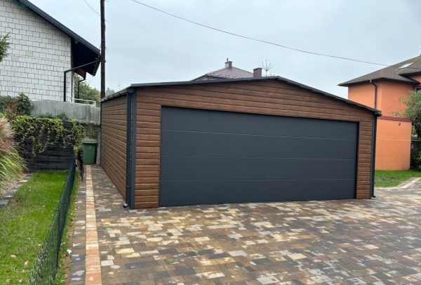 Blasgarage 6 m x 5,80 m, Sektionaltor, Holzoptik, mit Blechdachdeckung – Bild 4
